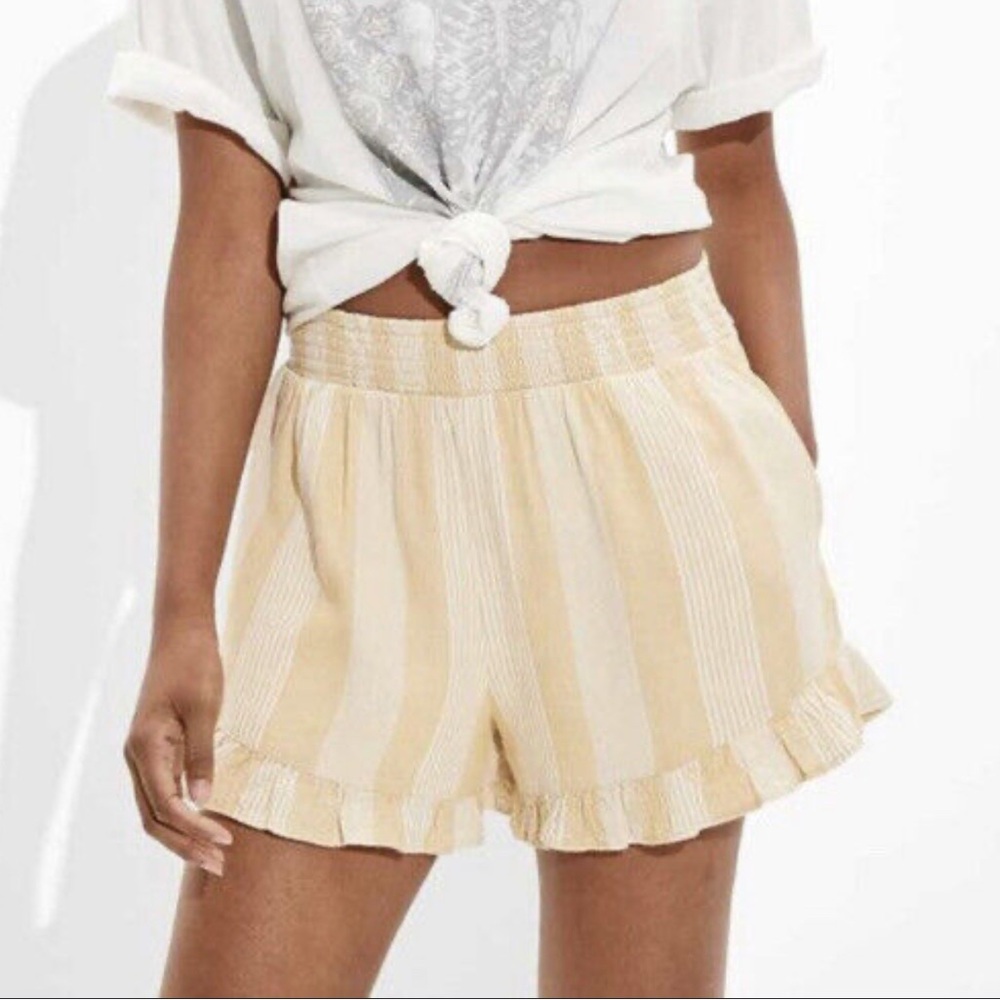 American Eagle linen blend ruffle short
